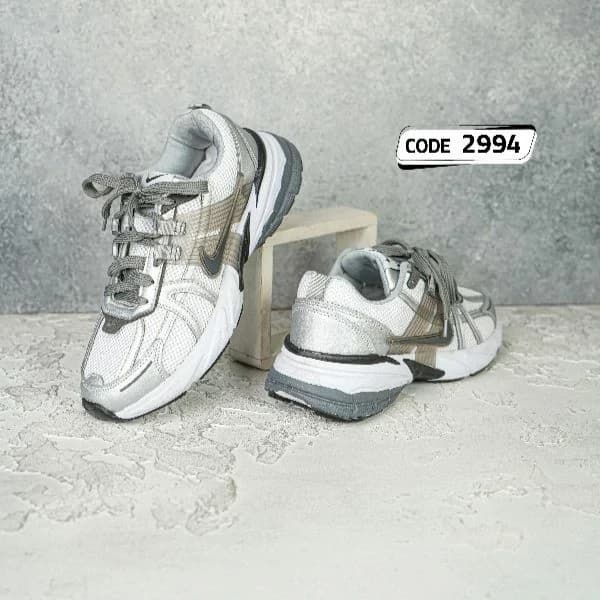 کتونی طوسی نایک ژله ای زیره سفید مشکی سایز زنانه ( 2994 )